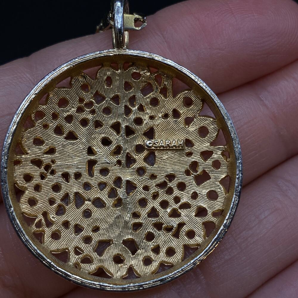 Vintage SARAH COVENTRY MCM Pendant Necklace Gold Tone Timeless Beauty - Picture 6 of 6